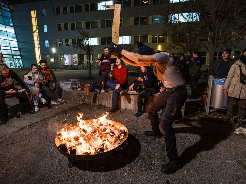 People infront of the fire bowl